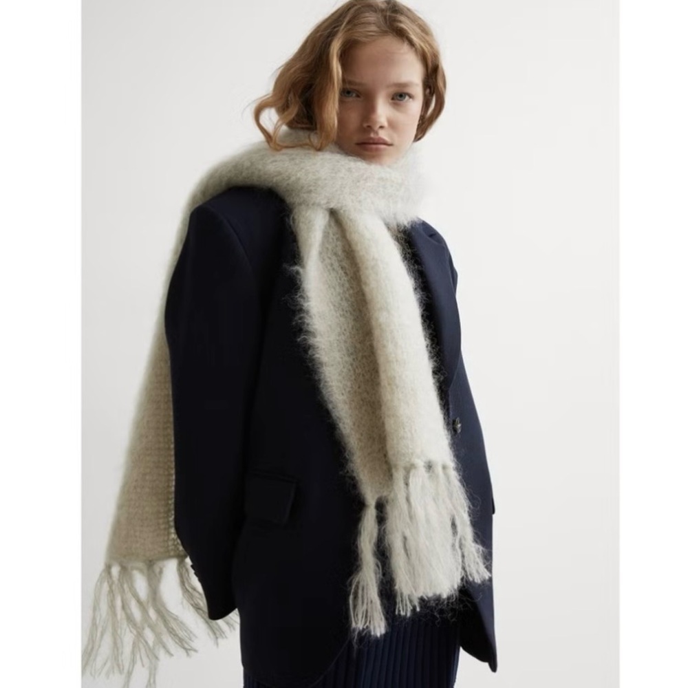 NWT H&M Light Grey Fluffy Wool-Blend Scarf Womens